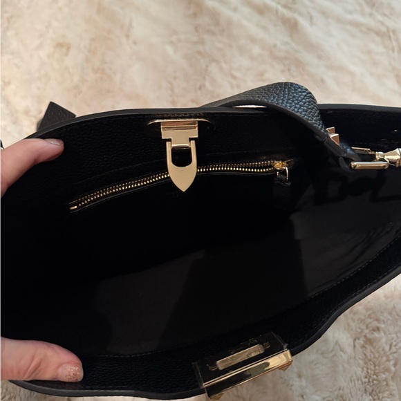 Valentino black leather shoulder bag with rock studs and adjustable strap - Picture 6 of 8